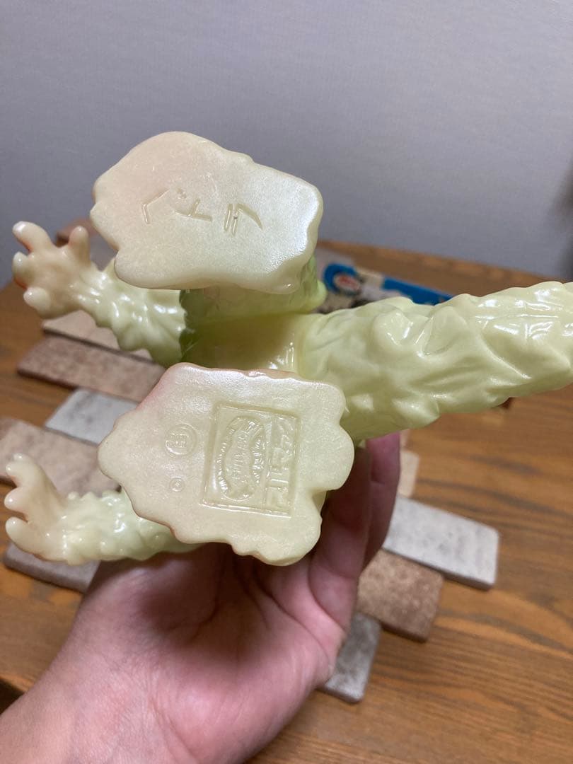 M1号　ヘドラソフビ　畜光