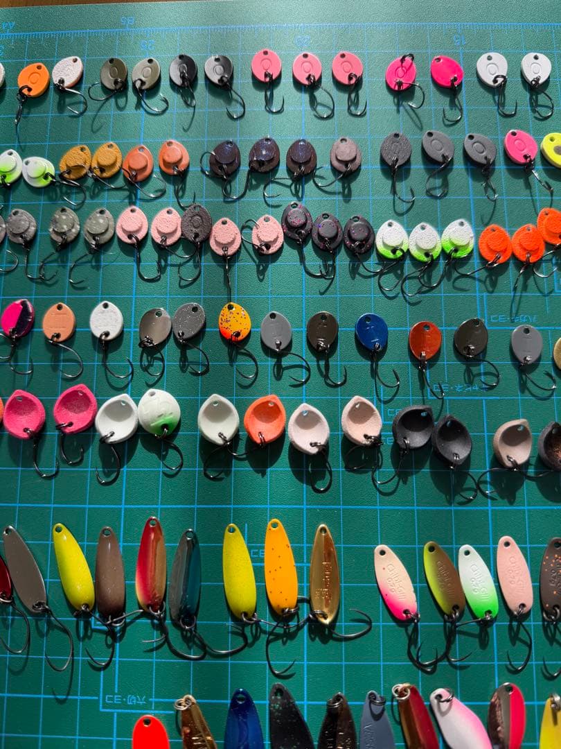 トラウト用ルアー約250個セット　ロブルアーバベル　スイッチバック　ドーナなど