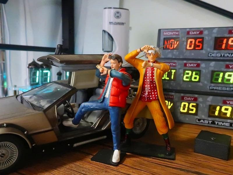 バックトゥザフューチャー 1/18 ドク エメットブラウン博士 フィギュア