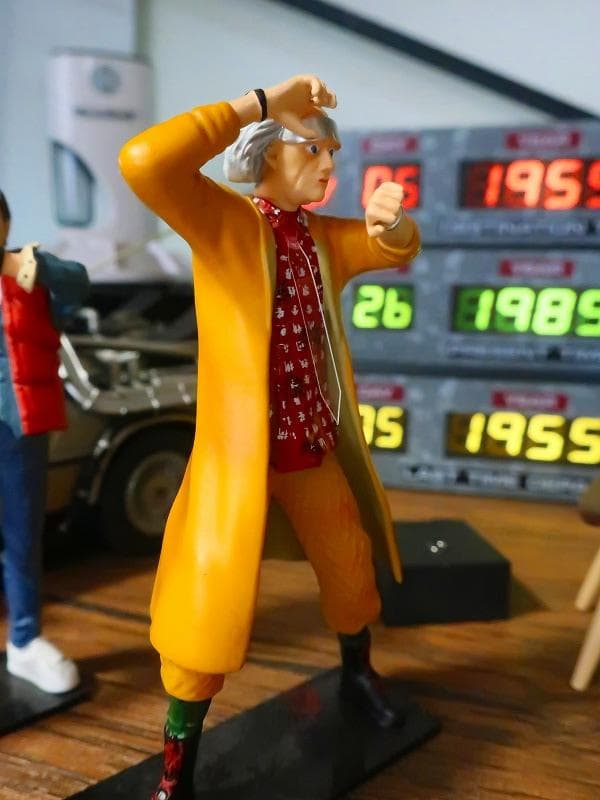 バックトゥザフューチャー 1/18 ドク エメットブラウン博士 フィギュア