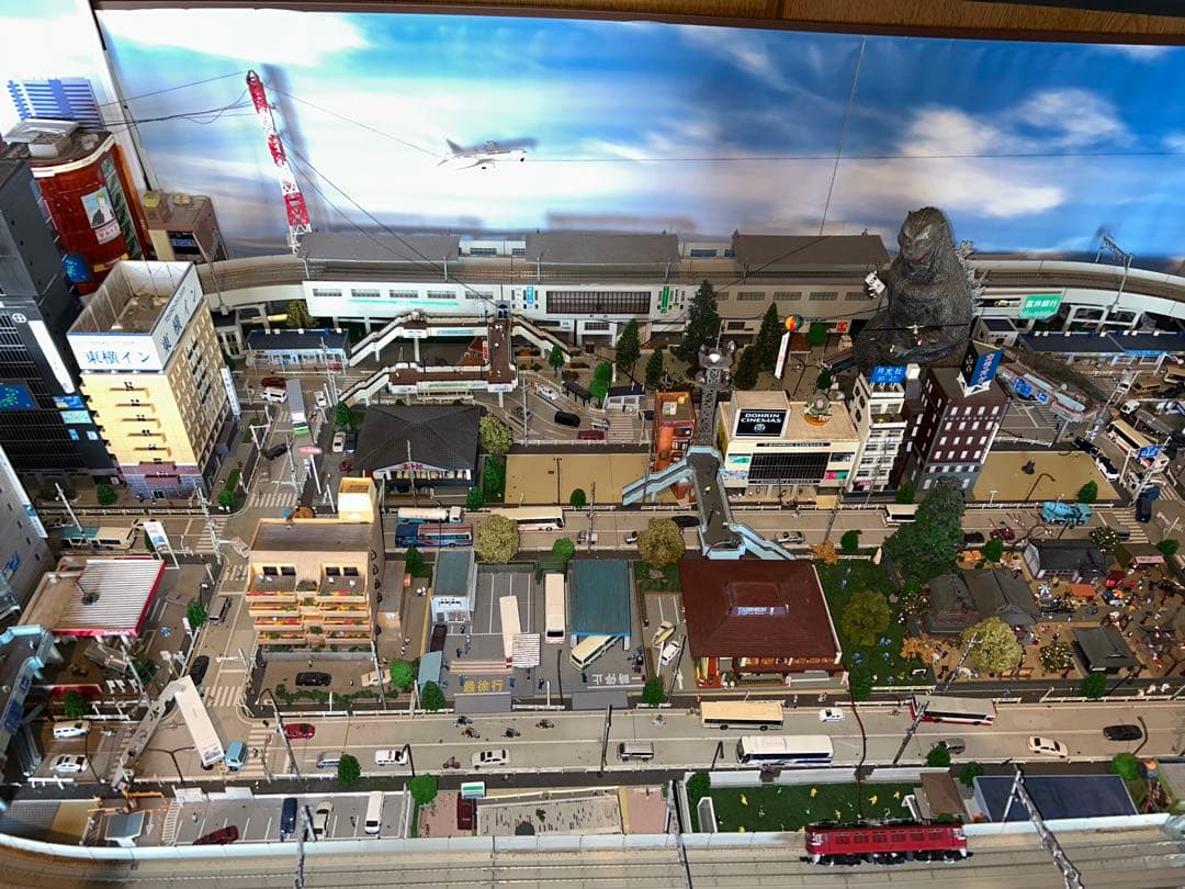 都市風景模型 ジオラマ　　ゴジラ　鉄道　Nゲージ