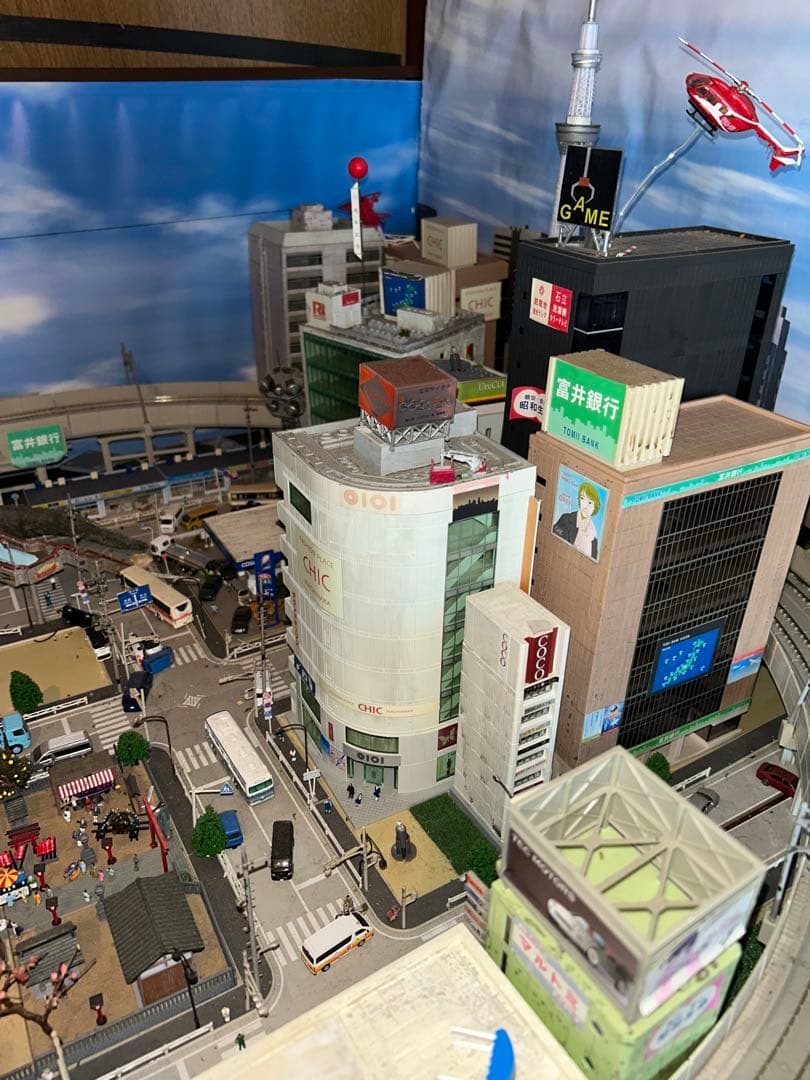 都市風景模型 ジオラマ　　ゴジラ　鉄道　Nゲージ