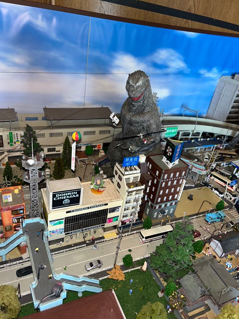 都市風景模型 ジオラマ　　ゴジラ　鉄道　Nゲージ