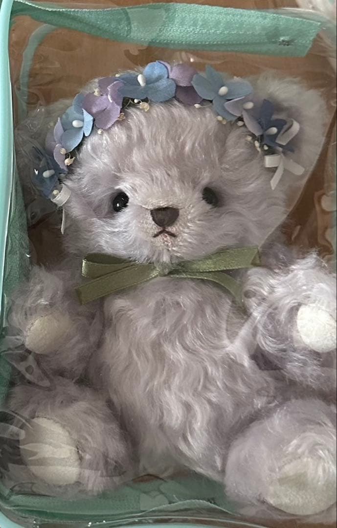 薄紫の花冠付きぬいぐるみ
