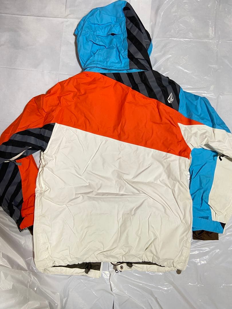 スノーボードウェア　ボルコム