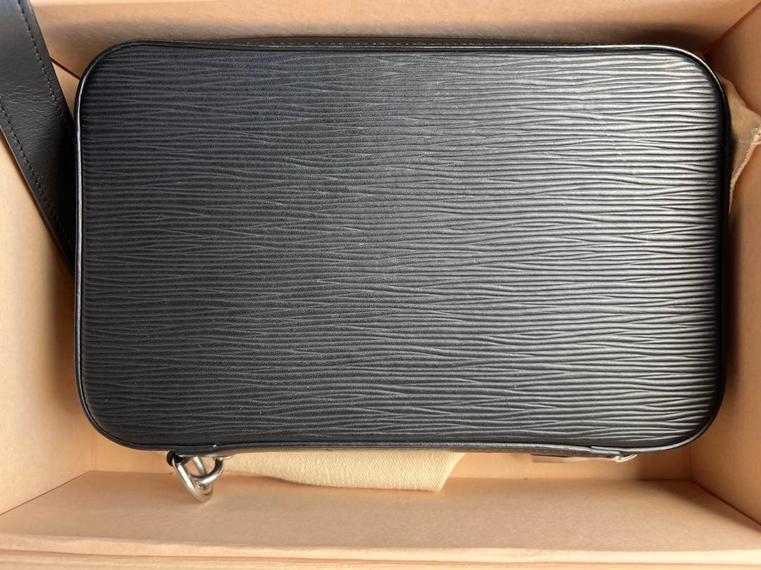 ルイヴィトン　エピ　ダンディウォレット