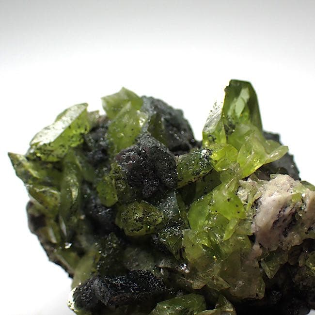 【パキスタン/バルチスタン産】スフェーンの群晶