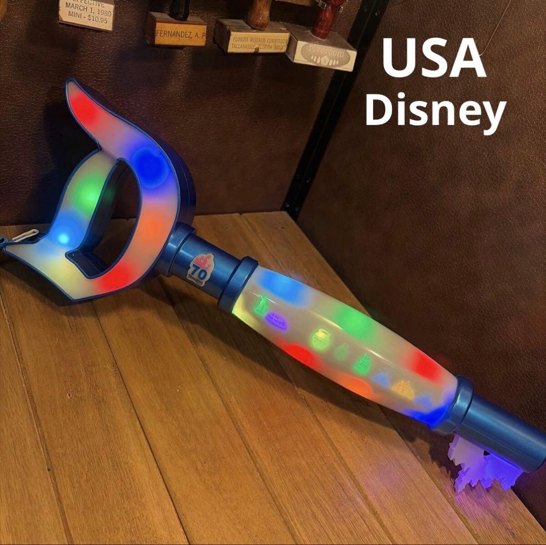 カリフォルニアディズニーランド　アメリカ限定 ７０周年 キー 鍵　ライトアップ