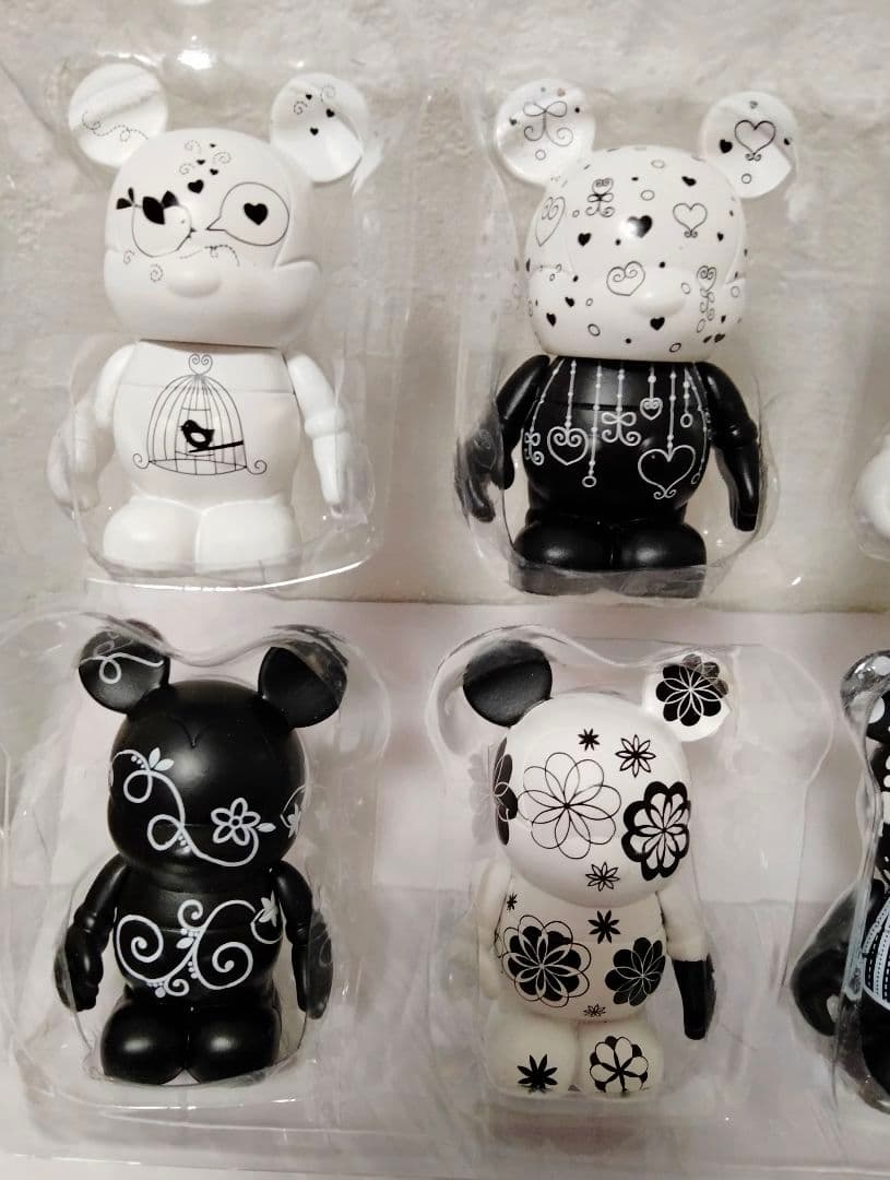 ディズニー　バイナルメーション Black & White 草花と鳥の模様