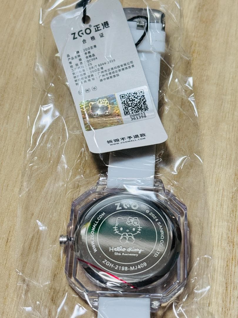 ハローキティ50周年 クリアホワイト サンリオ 腕時計 限定 海外 コラボ