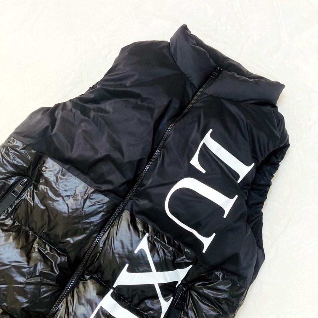 LUXE AKM PLUS リュクス エイケイエム プラス ロゴ ダウンベスト