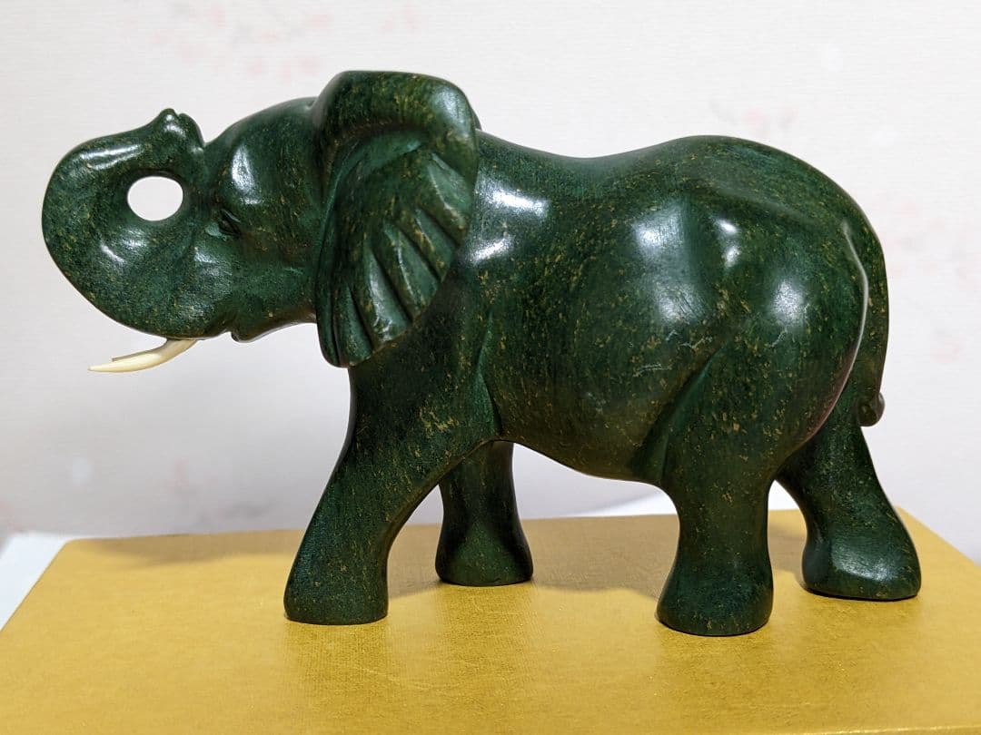 ♦VERDITE バーダイト 象彫刻置物飾り 南アフリカ共和国産 宝飾品 レア物