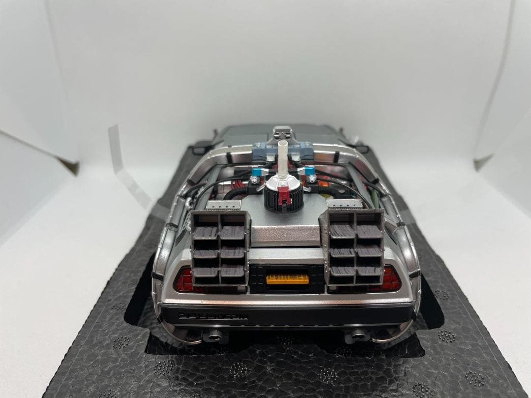 205-100 HotWheels 1/18 バック トゥ ザ フューチャー