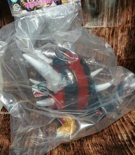 メディコムトイ ＭＡＴ ブラックエンド 抽選 怪獣 ソフビ