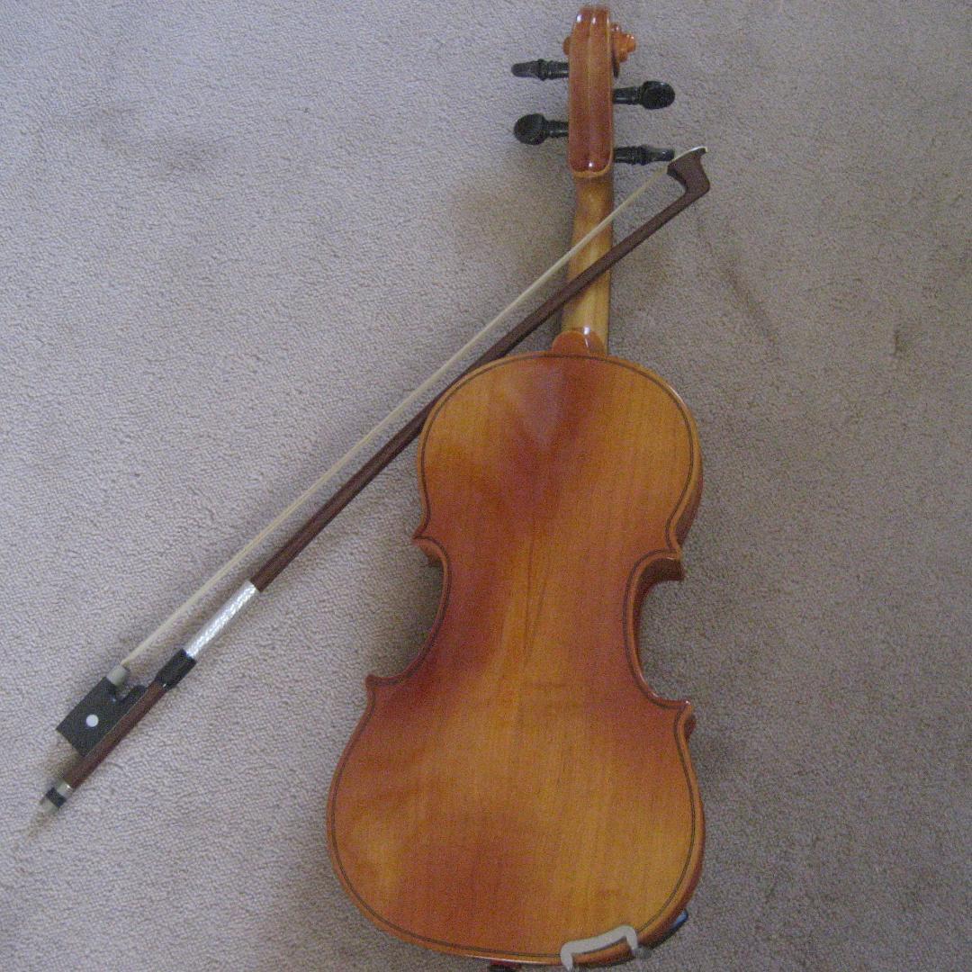 久々の大サービス　スズキバイオリン1/8 美品です　お店や玄関のアクセントにも
