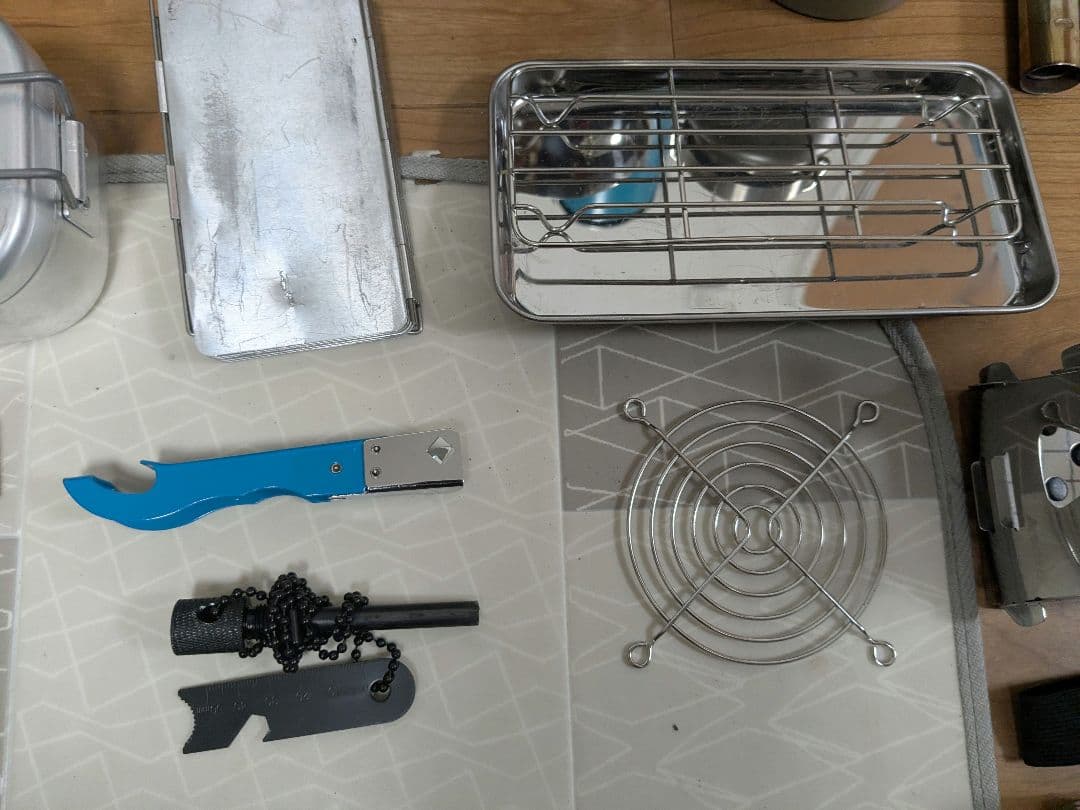 キャンプ用品まとめ売り　508Aストーブ、ランタン、テーブル等　カーゴBOX発送