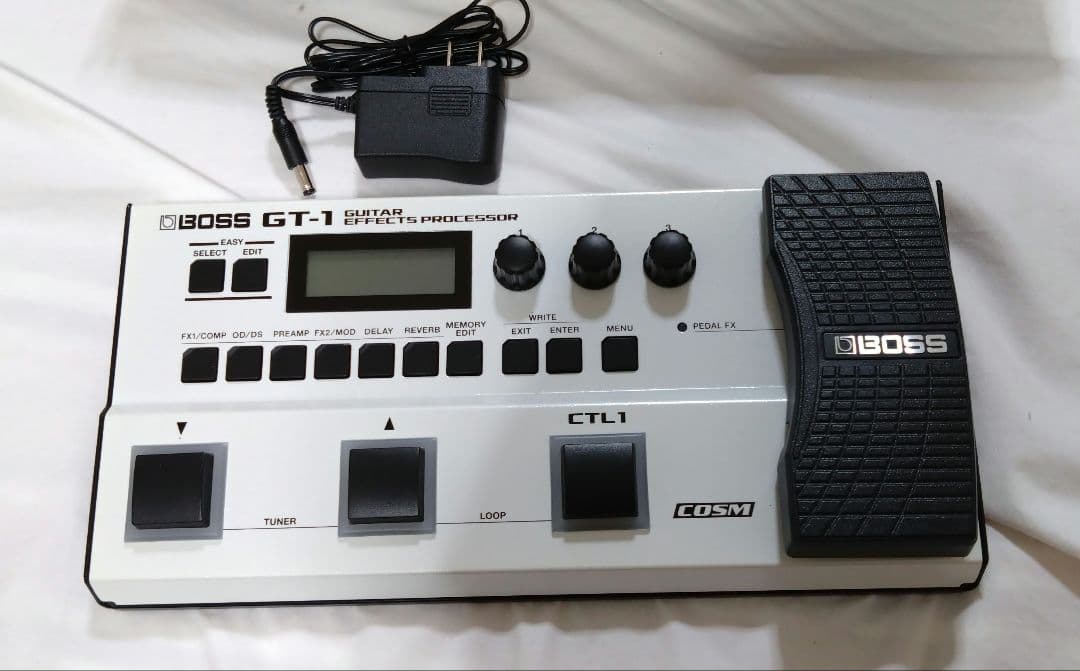 BOSS GT-1 W　ギターエフェクター