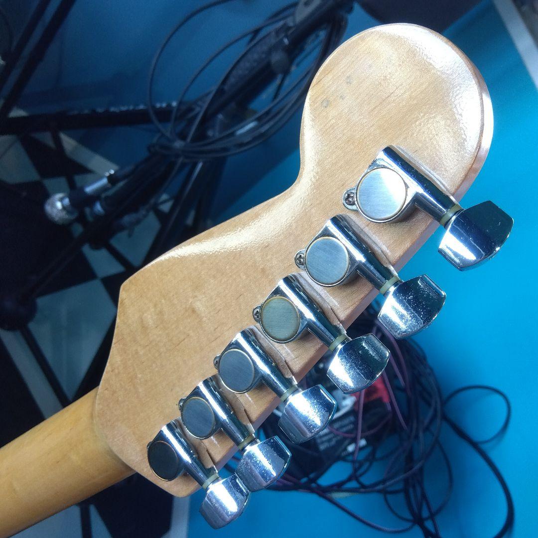 ストラトキャスター、タイプエレキギター…エメラルドグリーン！