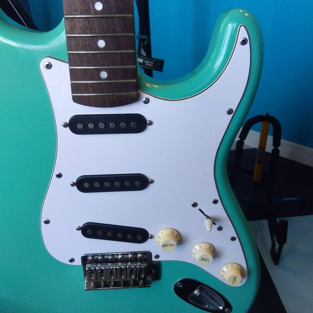 ストラトキャスター、タイプエレキギター…エメラルドグリーン！