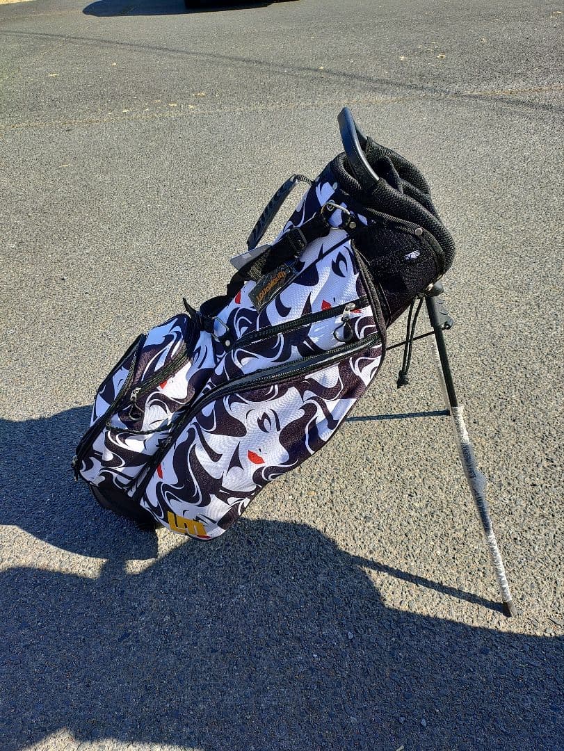 ラウドマウス【モナ】中古キャディバッグ　フードカバー破損