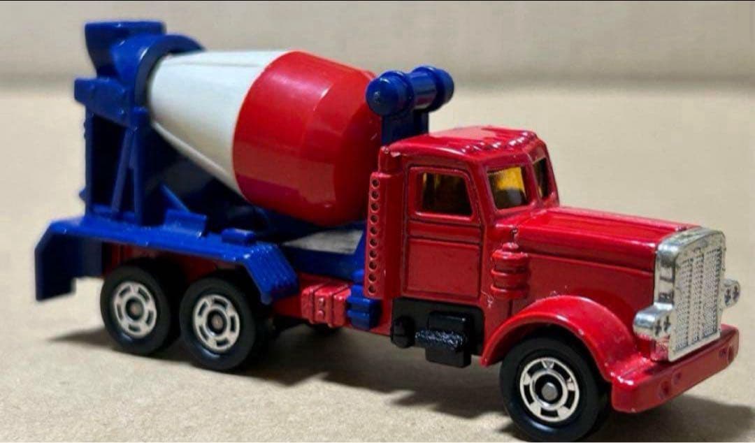 トミカ アメリカン ミキサー車