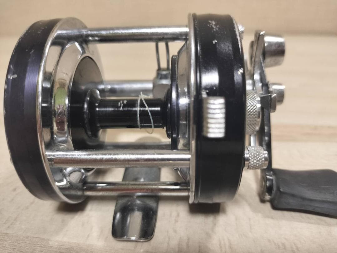 ★アブガルシア　アンバサダー5000C　ビンテージ　リール ブラック