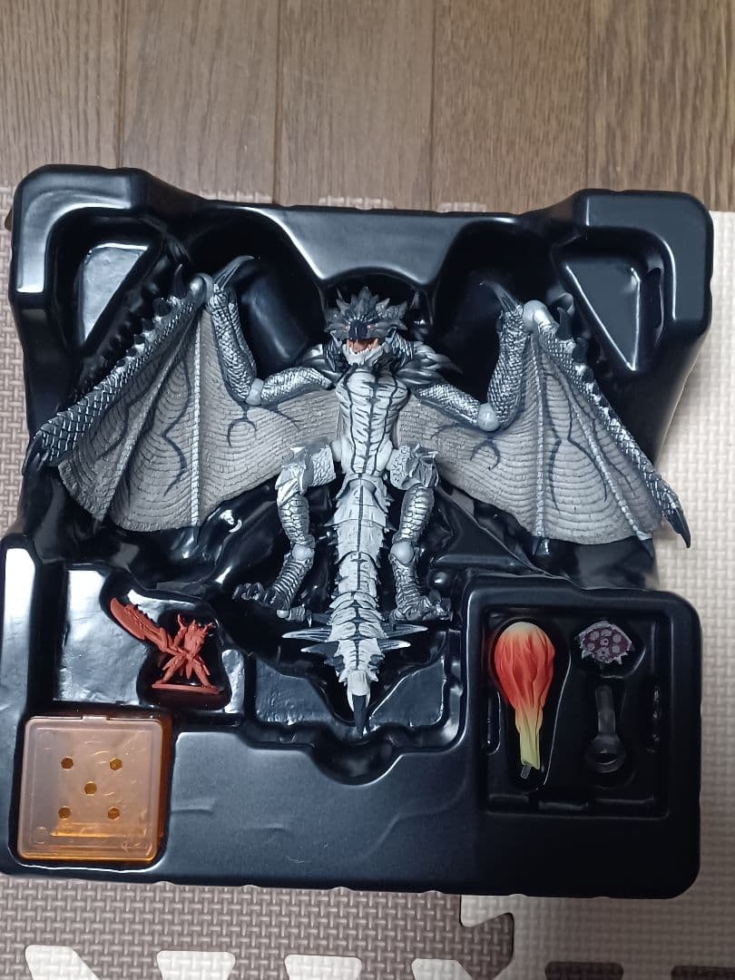 リボルテックヤマグチ リオレウス希少種+モンハン一番くじ C賞 エフェクトーン