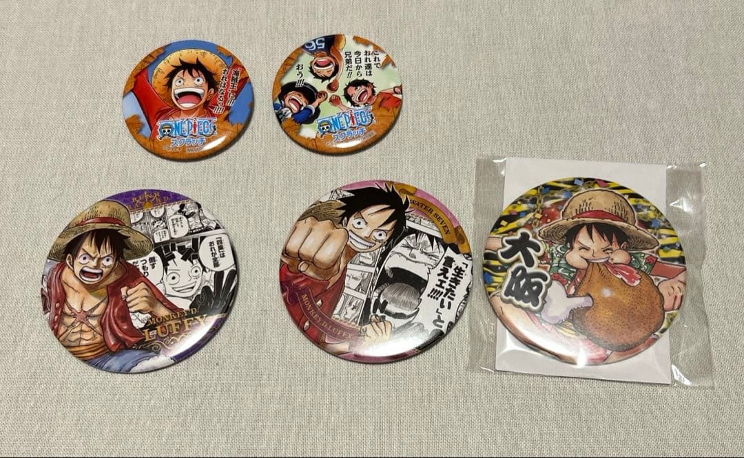 ①ワンピース　Hello, ONE PIECE コカコーラ　缶バッジ
