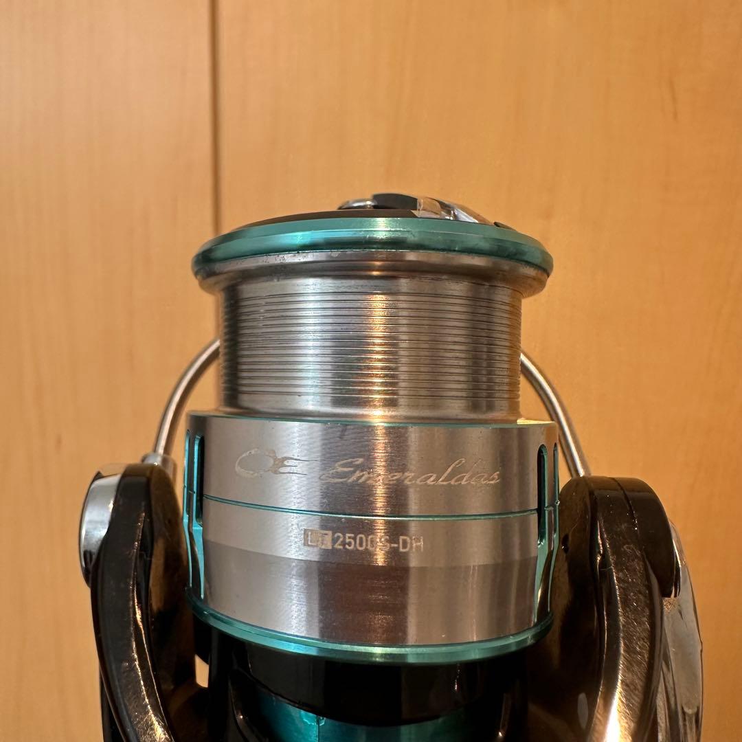 ダイワ　エメラルダス LT2500S-DH リール