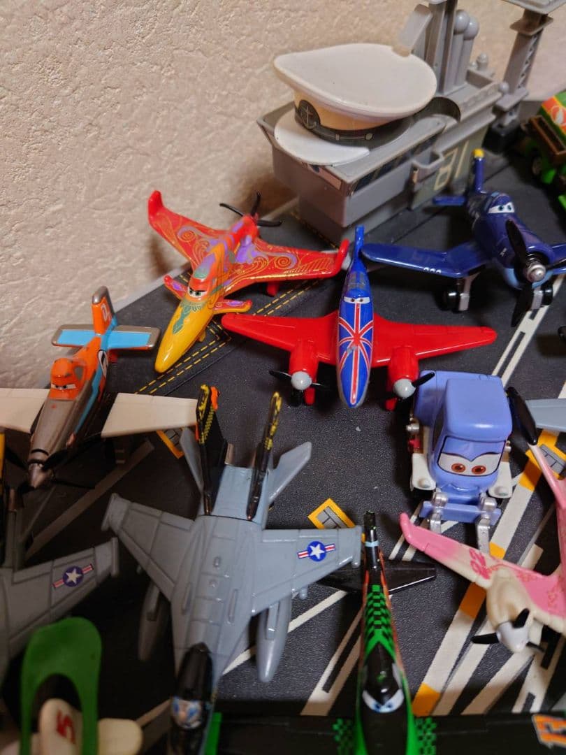 プレーンズトミカ 16体　航空母艦　セット