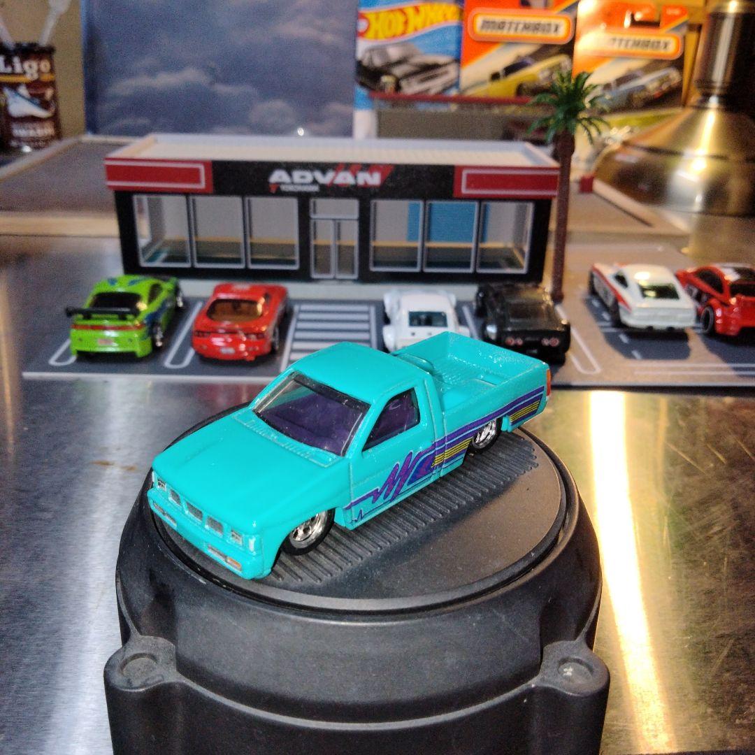 ホットウィール12台セット　ニッサン　マツダ　　　三菱　デコトラ　軽トラ