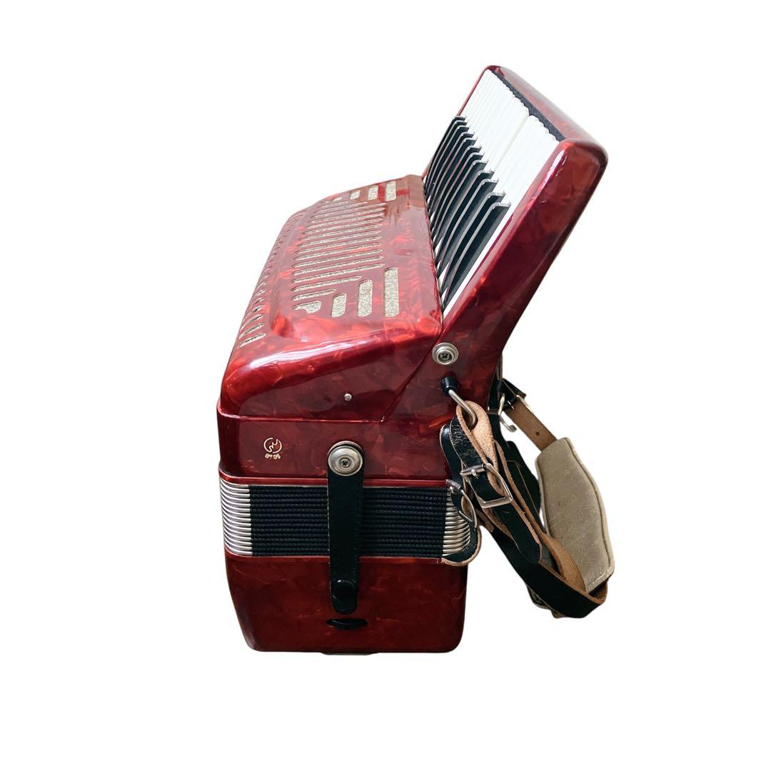 YAMAHA 赤 アコーディオン 30鍵盤　8905