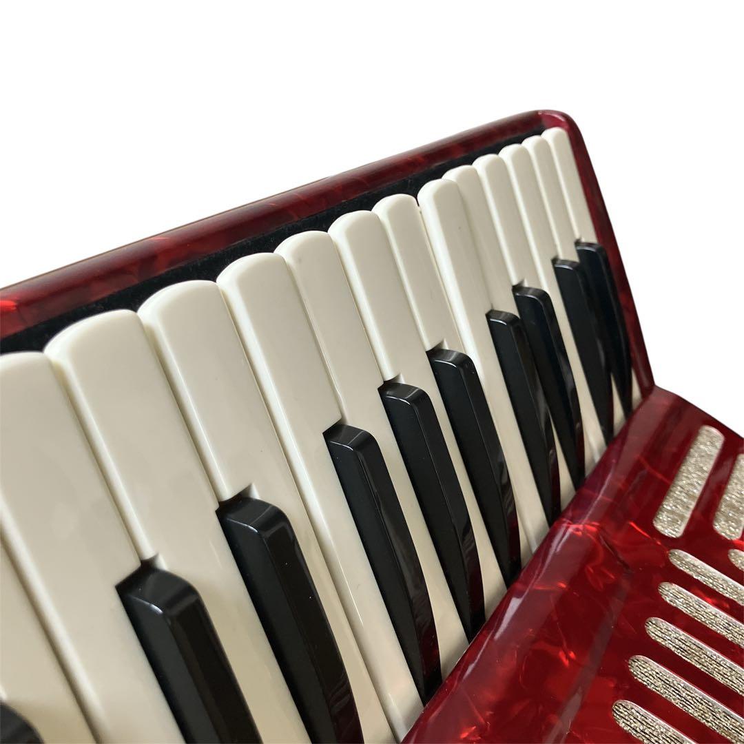 YAMAHA 赤 アコーディオン 30鍵盤　8905