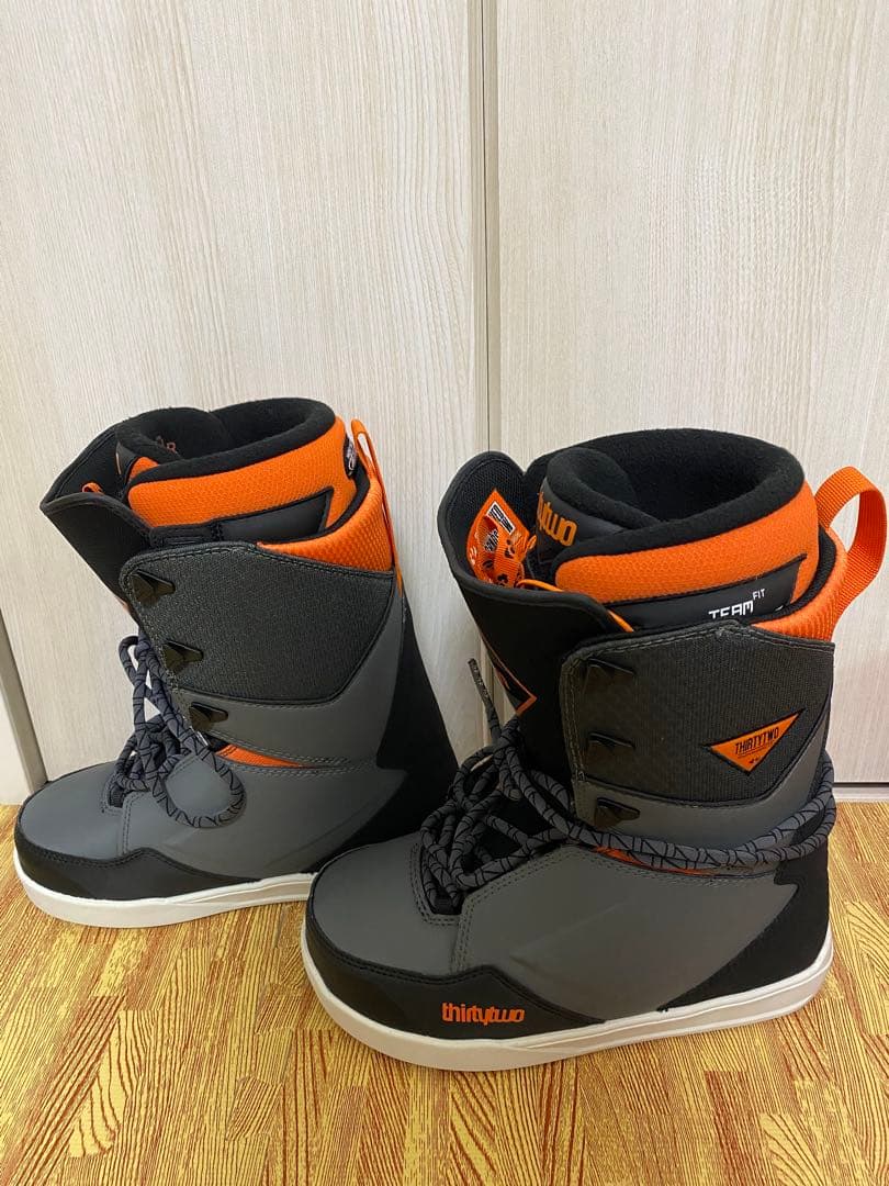 thirtytwo スノーボードブーツ グレー/オレンジ