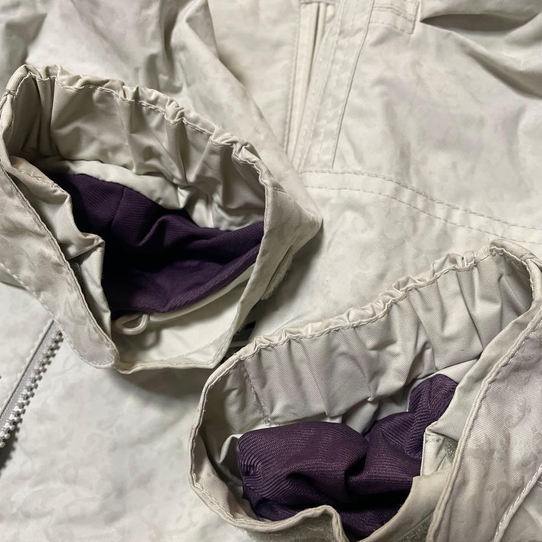 ellesseスノーボードウェア女性用 Lライトグレー　エレッセスキーウェア上下