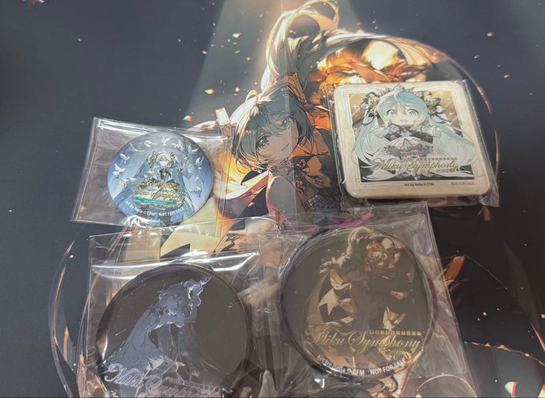 初音ミク　缶バッジとポスターセット