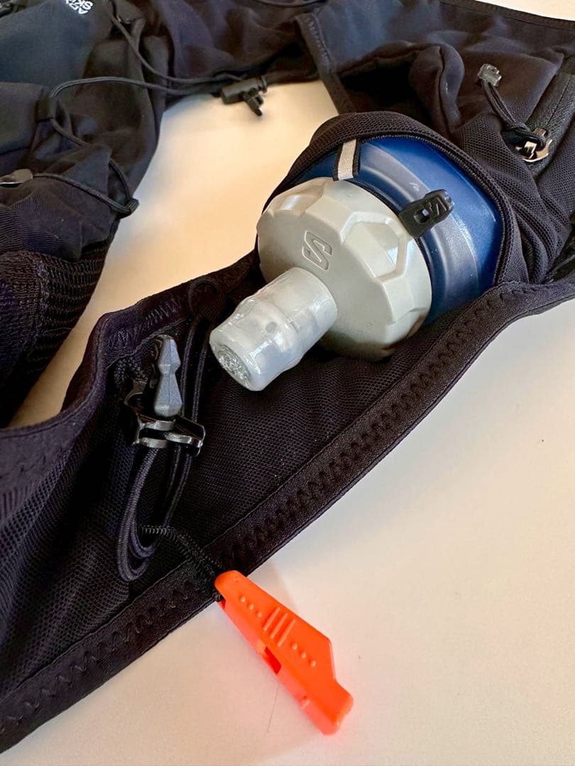 SALOMON ADV SKIN 12 フラスク付き