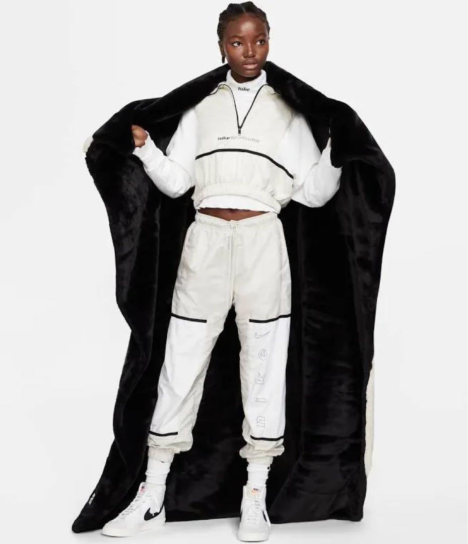 NIKE ウィメンズ NSW ブランケット フェイクファー スウォッシュ