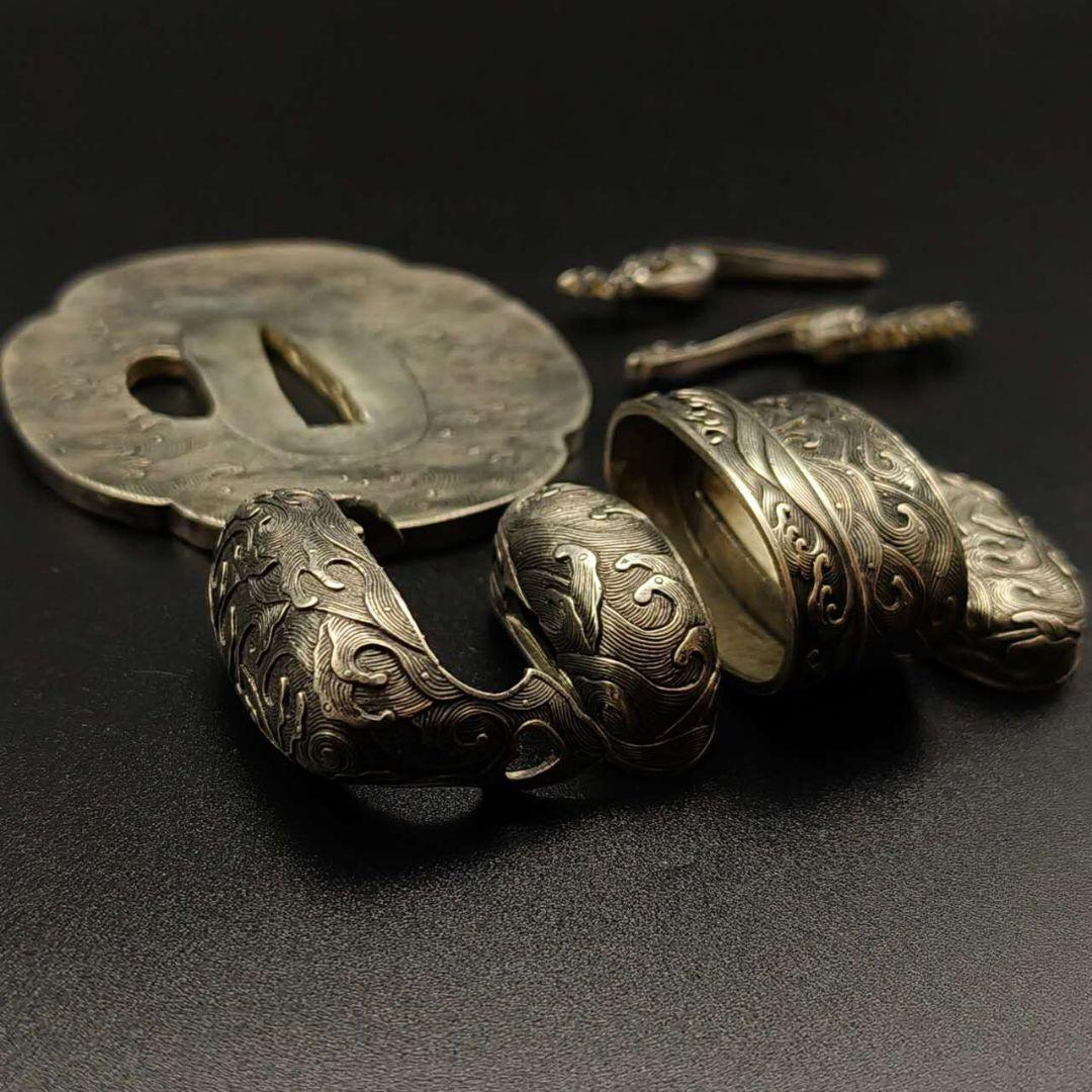 刀鍔　海波の図　縁頭　目貫　鐺　栗形　柄鞘一式金具　銅製　日本刀装具　刀剣美術