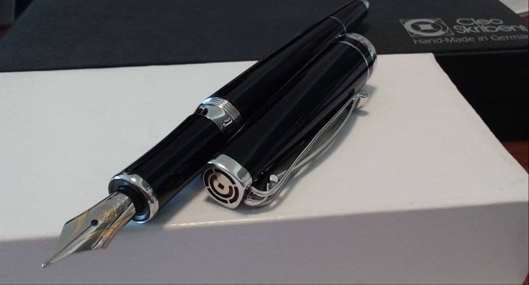 クレオ・スクリベント万年筆　プラチナライン　ブラック　18金ロジウムメッキFニブ