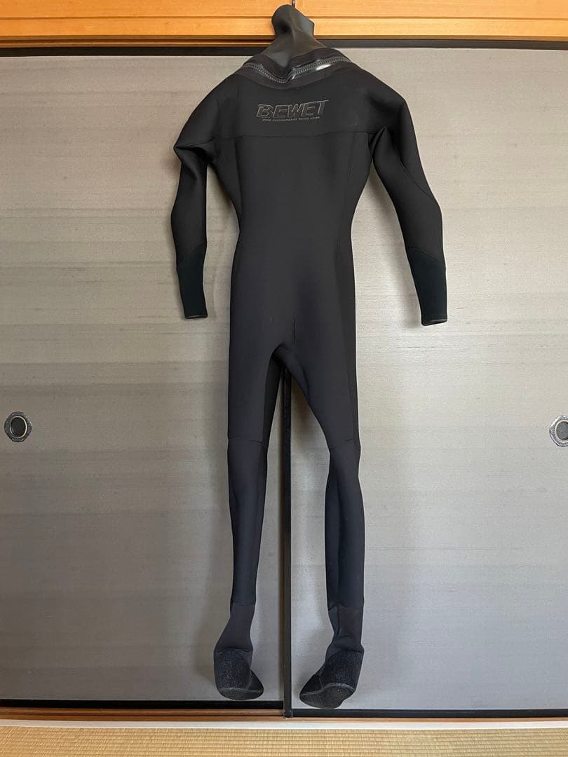 サーフィン　ウエットスーツ　オールブラック　ハンガー付き　BEWET