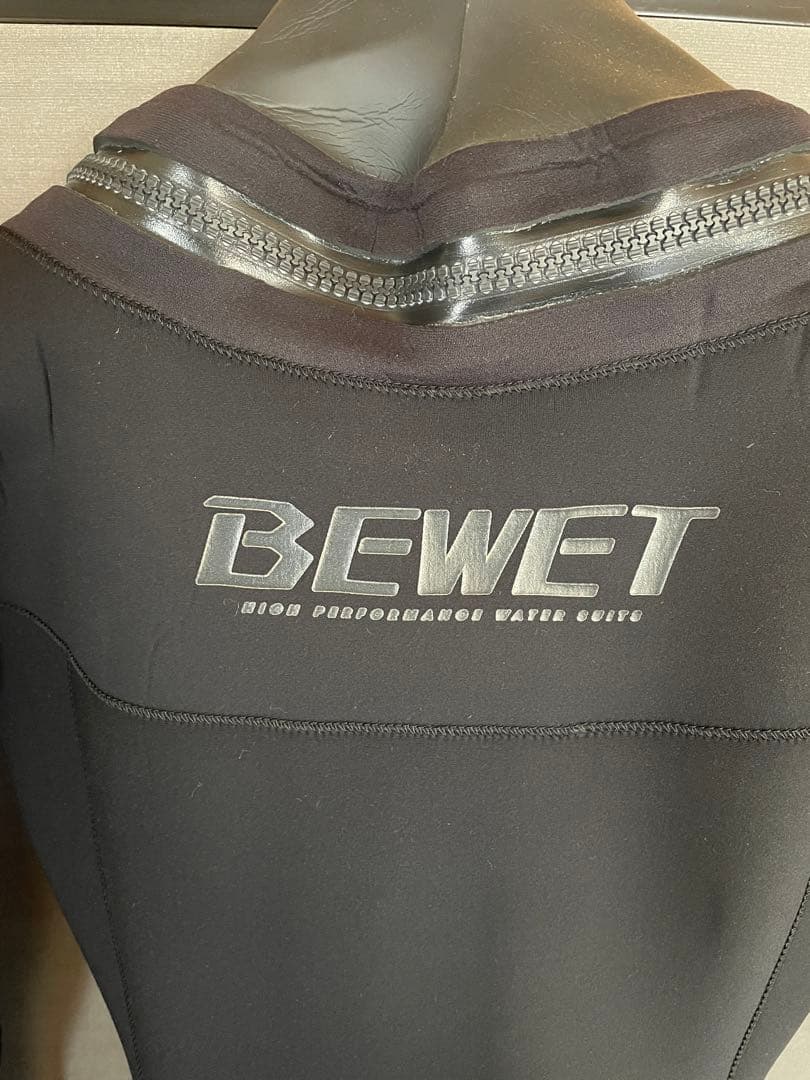サーフィン　ウエットスーツ　オールブラック　ハンガー付き　BEWET