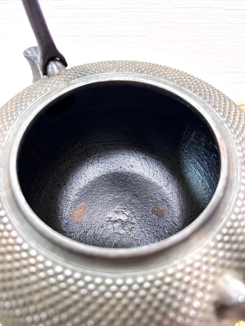 ほぼ未使用品　南部秀山堂　佐藤 勝弘作　１５型アラレ　鉄瓶　南部鉄瓶　南部鉄器