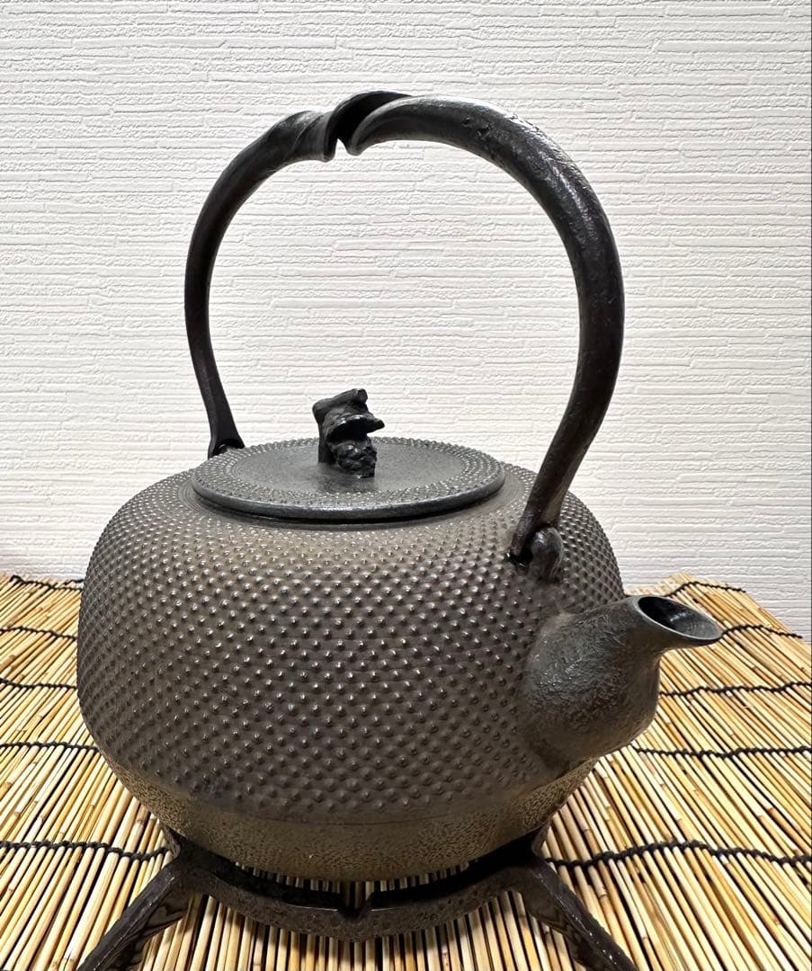 ほぼ未使用品　南部秀山堂　佐藤 勝弘作　１５型アラレ　鉄瓶　南部鉄瓶　南部鉄器