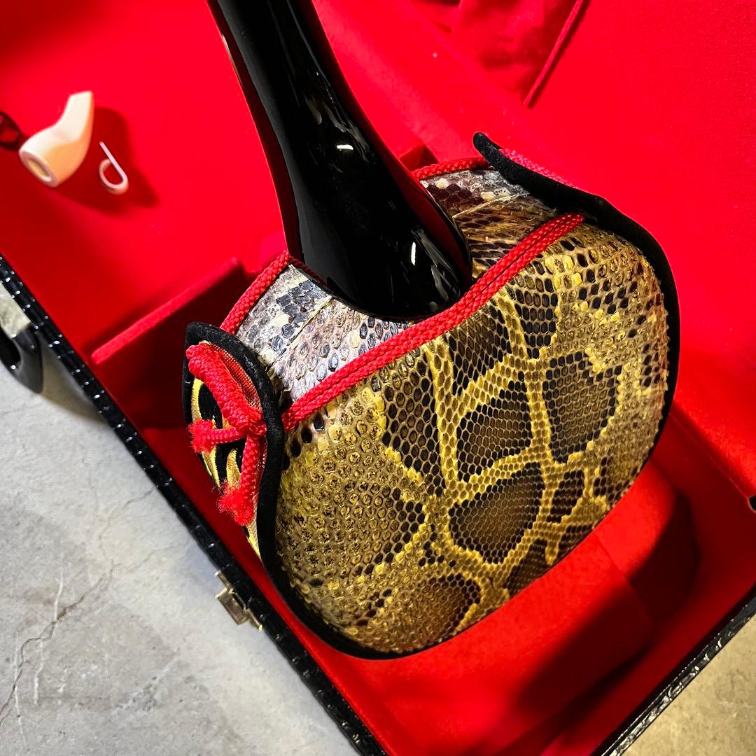 【美品】沖縄 三線 本蛇革 強化張り 黒塗り棹 蛇皮 ハードケース 爪 守礼印