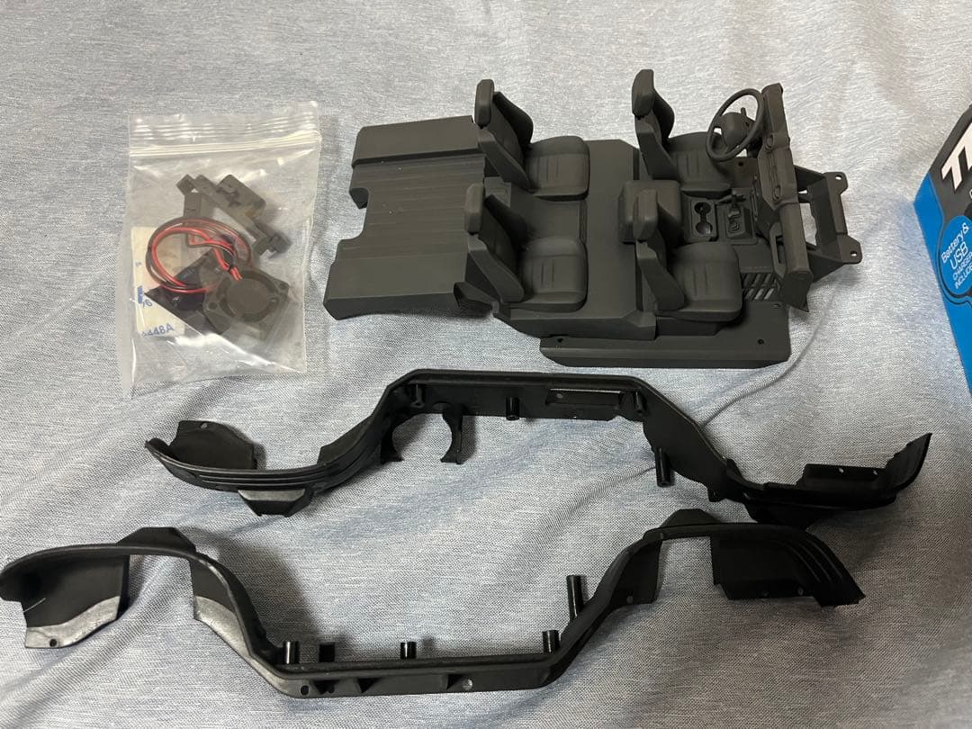 Traxxas　トラクサス　trx4m ディフェンダー　内装込み　正規　技適あり