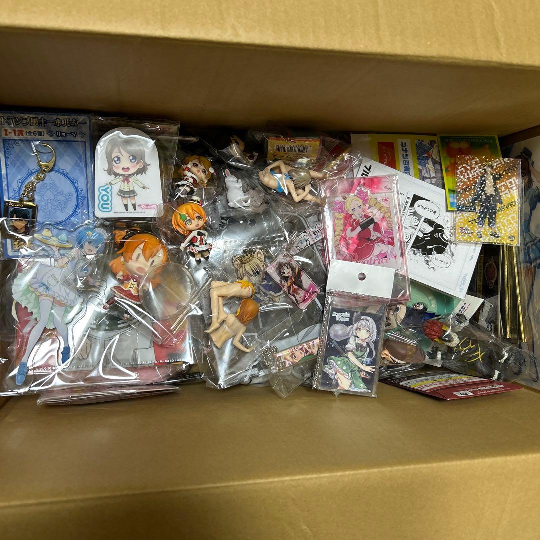 キャラクターグッズまとめ売り　漫画　アニメ　グッズ　セット　おまとめ　330個