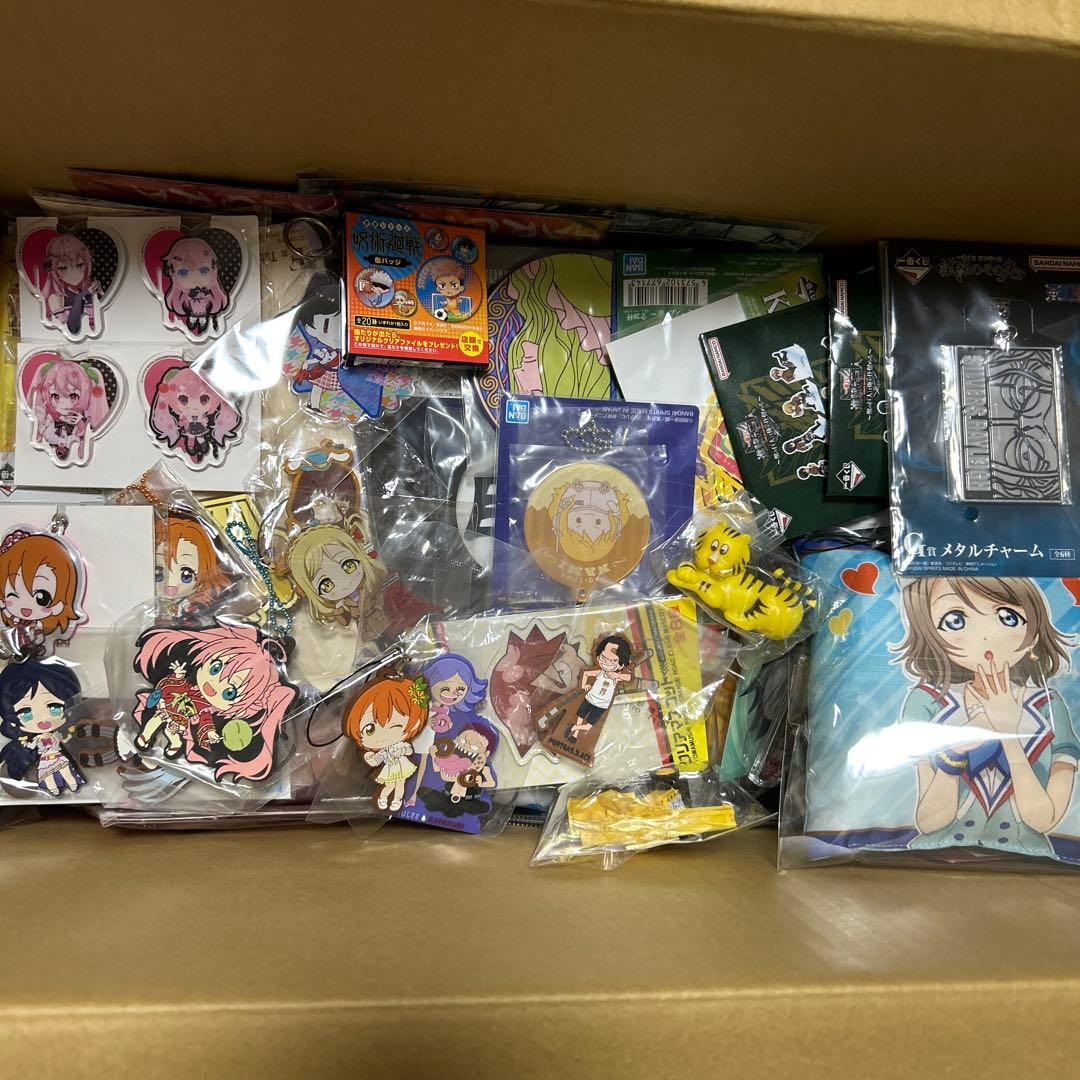 キャラクターグッズまとめ売り　漫画　アニメ　グッズ　セット　おまとめ　330個