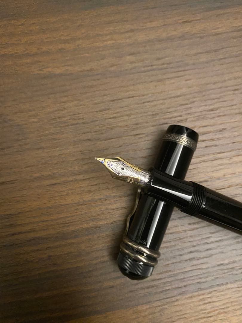 モンブラン万年筆　アガサクリスティ　Fニブ