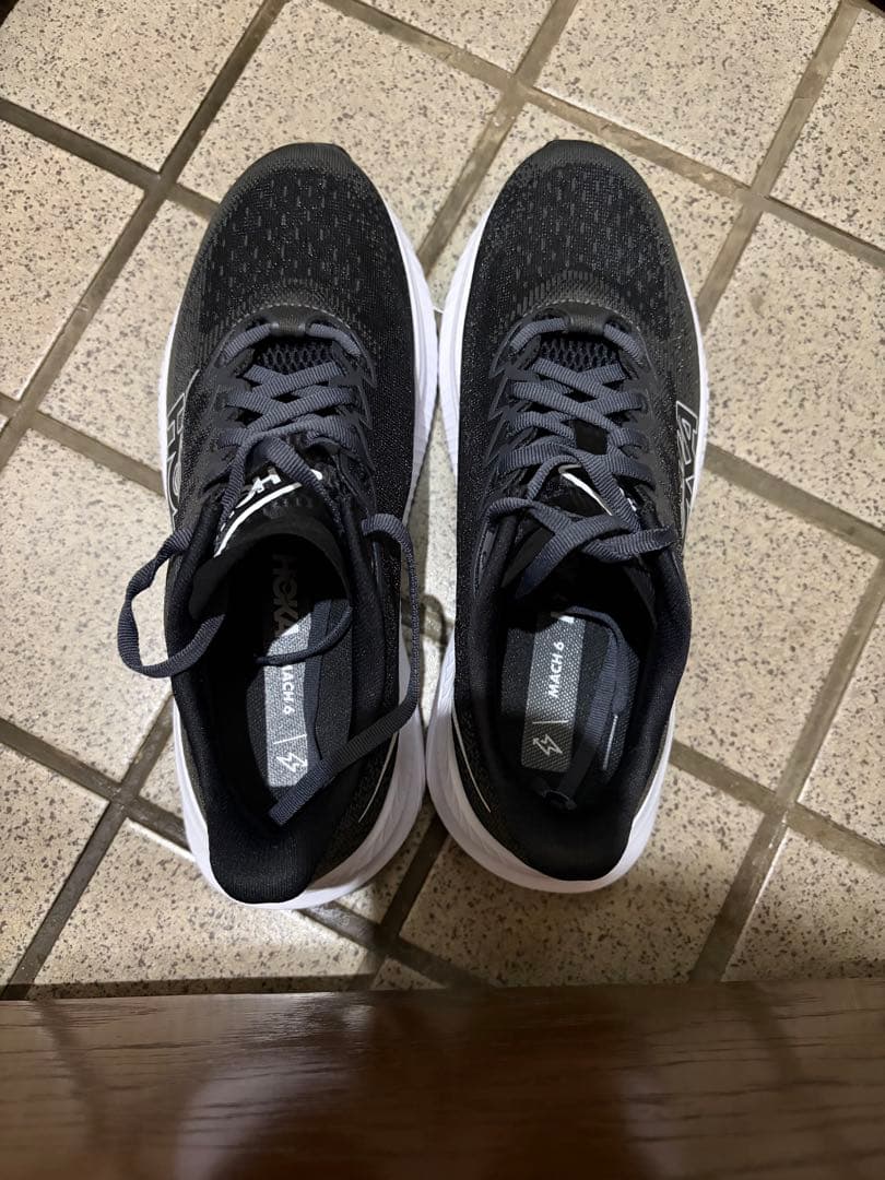 ホカオネオネ　マッハ6 メンズ25.0cm